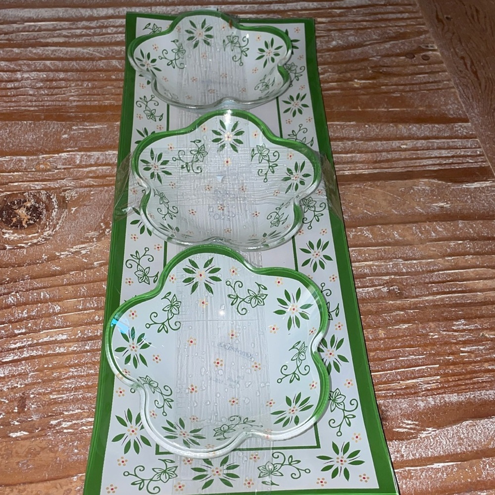 Temp-tations Classic 4-pc Glass Appetizer Set Green NWOT measurements in descrip